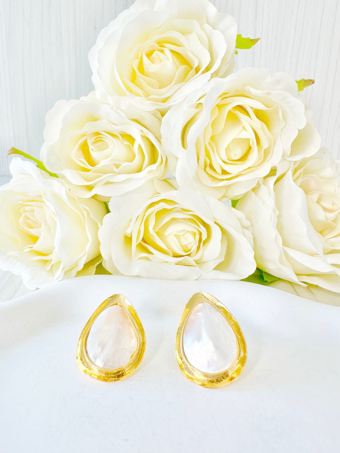 Aretes Luxury Nacar image 1