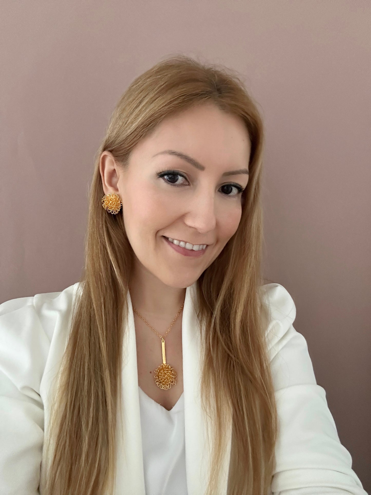 Set completo de joyería en alambrismo: topos, cadena y dije con baño de oro 24k